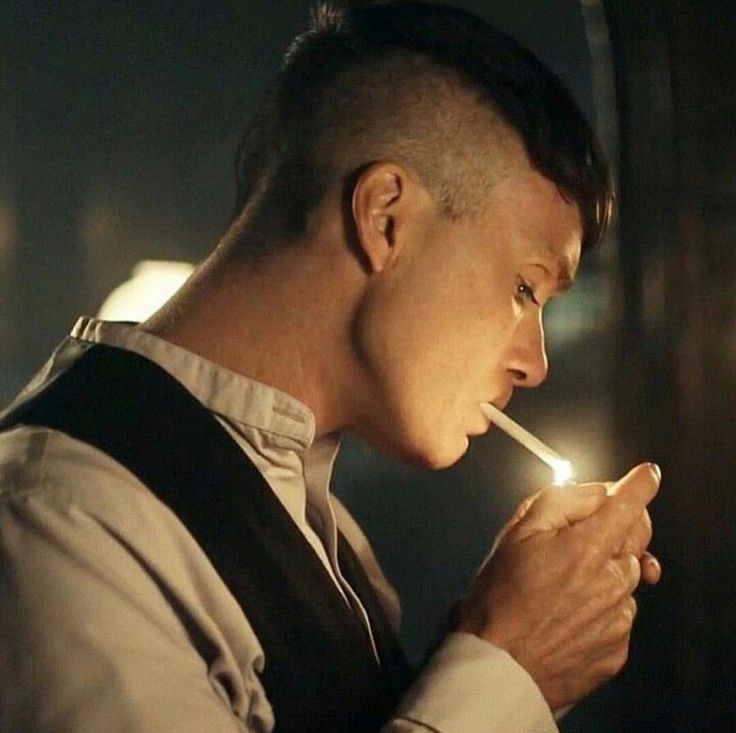 photo de Cillian Murphy qui fume